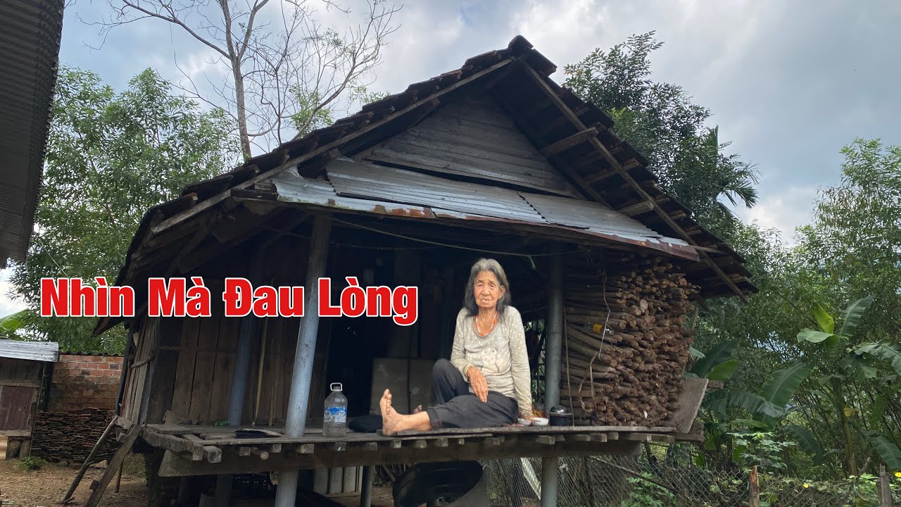 ỨA LỆ! Hoàn Cảnh Của Bà Giờ Phải Dựa Vào Người Trong Làng Để Sống 