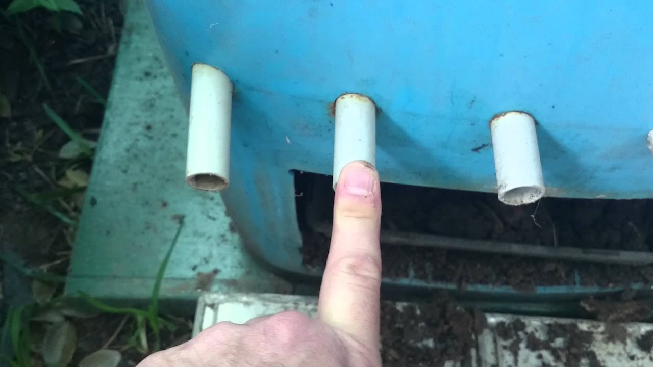 Wheelie bin CFT worm farm construction  230815 MOV 0042