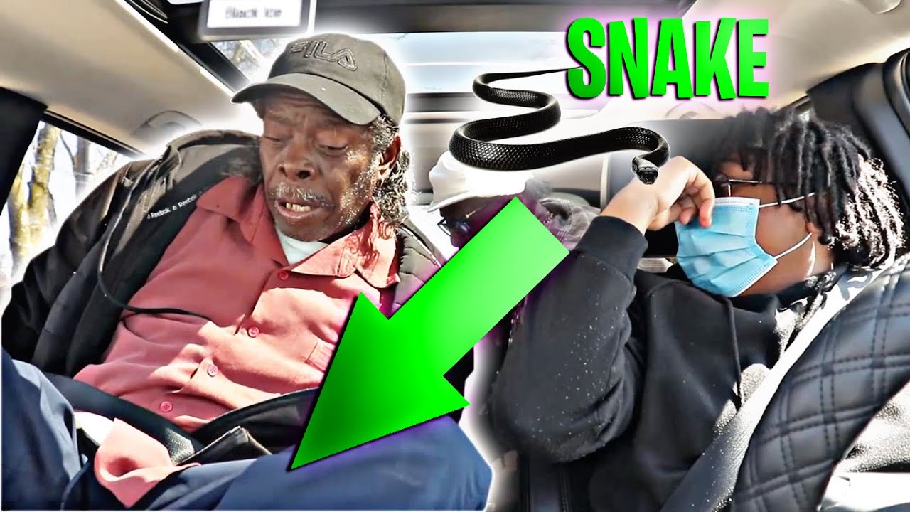 SNAKE PRANK ON MY UNCLE (SUPER HILARIOUS)