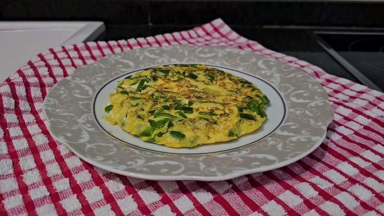 Tortilla picante , con pimientos y queso