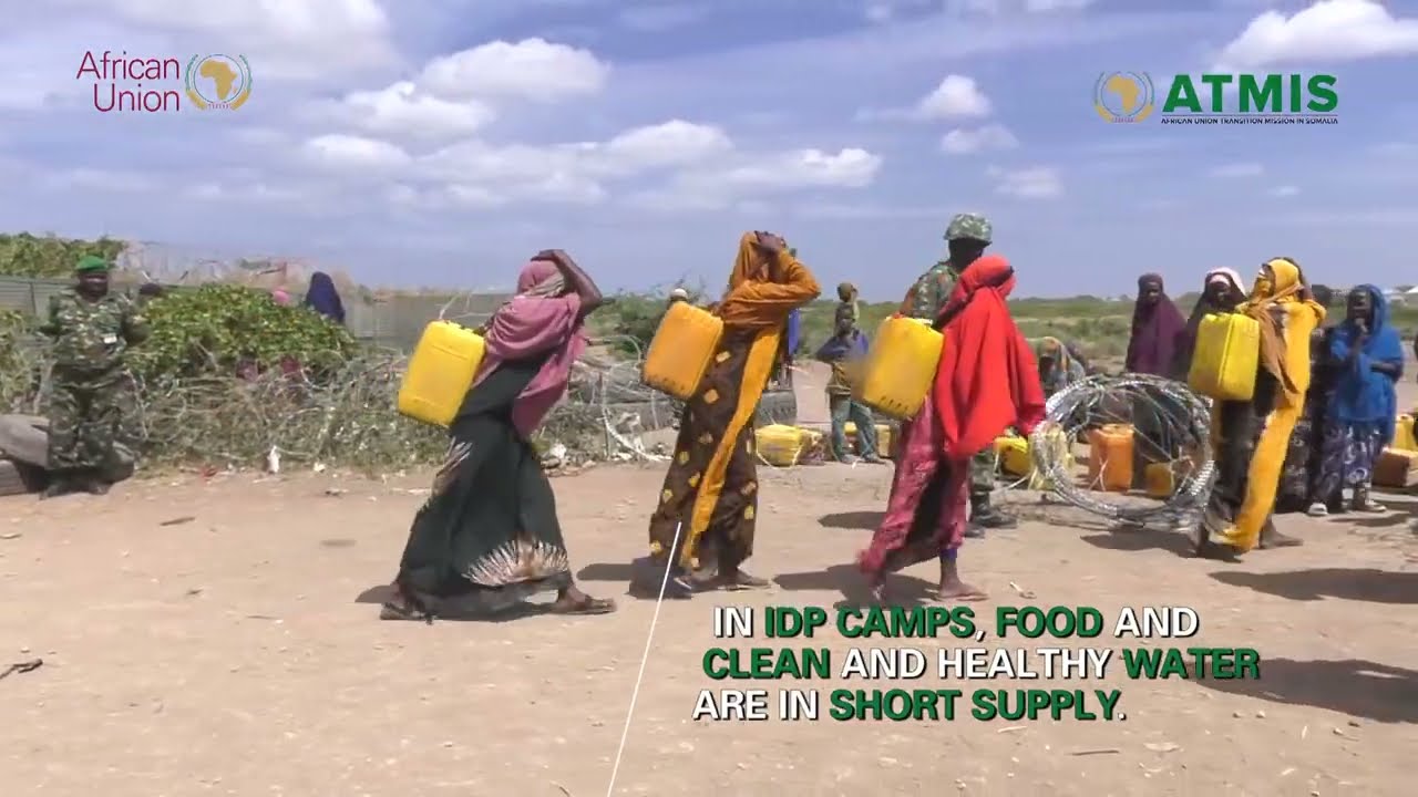 ATMIS troops supply water to IDP camp in Hirshabelle