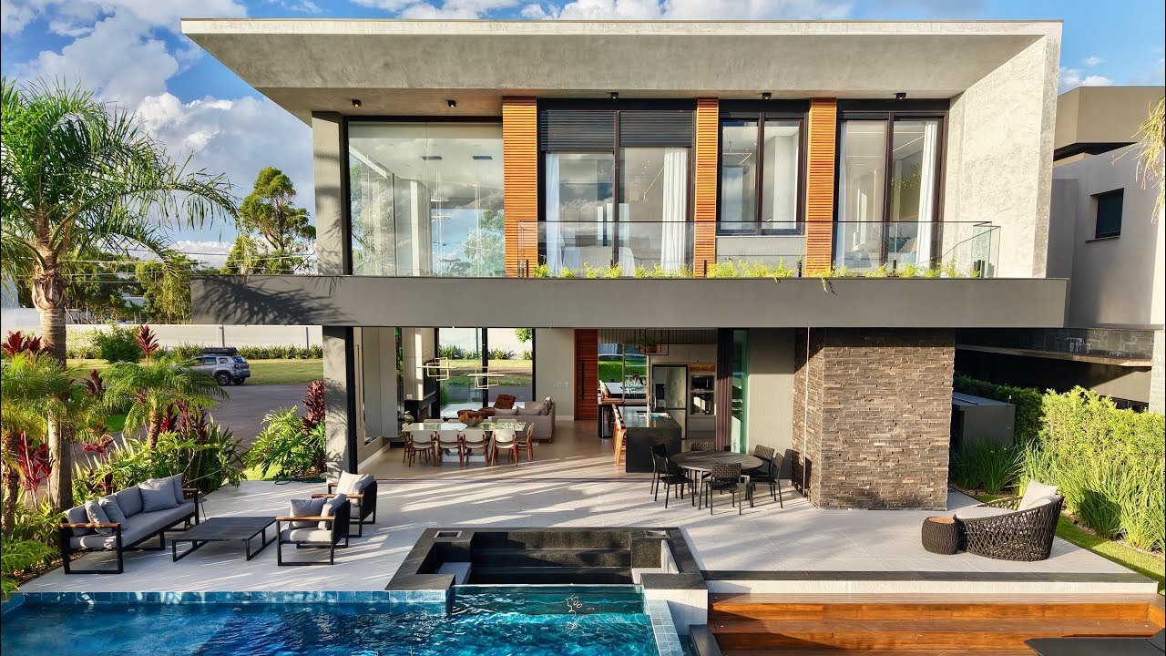 SOBRADO DE LUXO BEIRA LAGO no CONDOMÍNIO MALIBU 😱 Piscina Infinita + 5 Suítes em Xangri-Lá