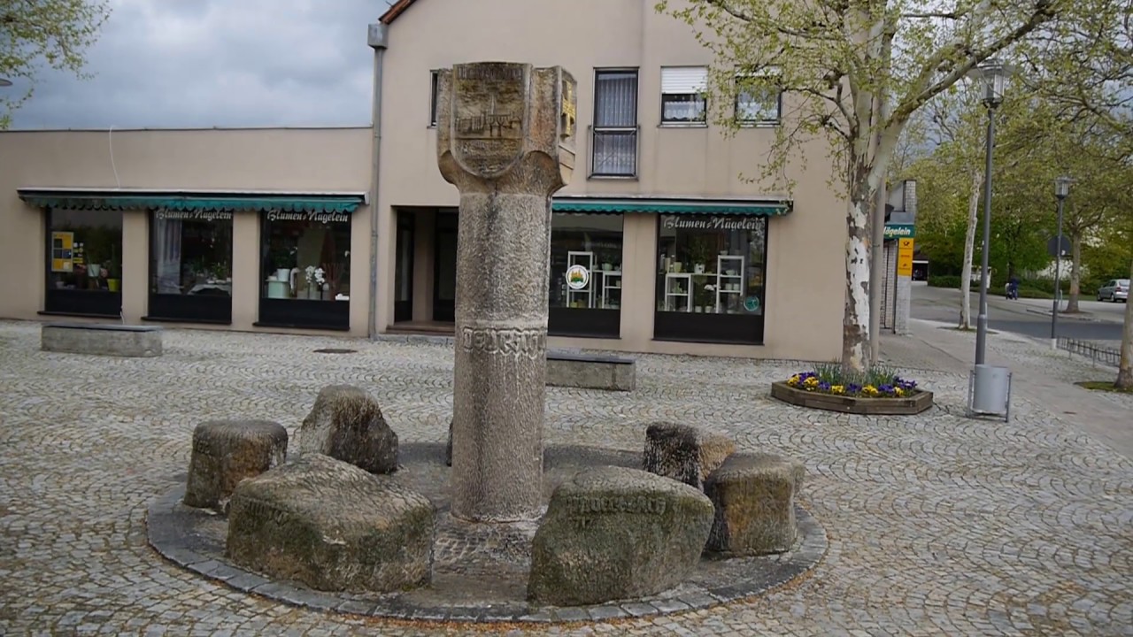 D: Postbauer-Heng. Oberpfalz. Eindrücke aus der Ortsmitte. April 2019