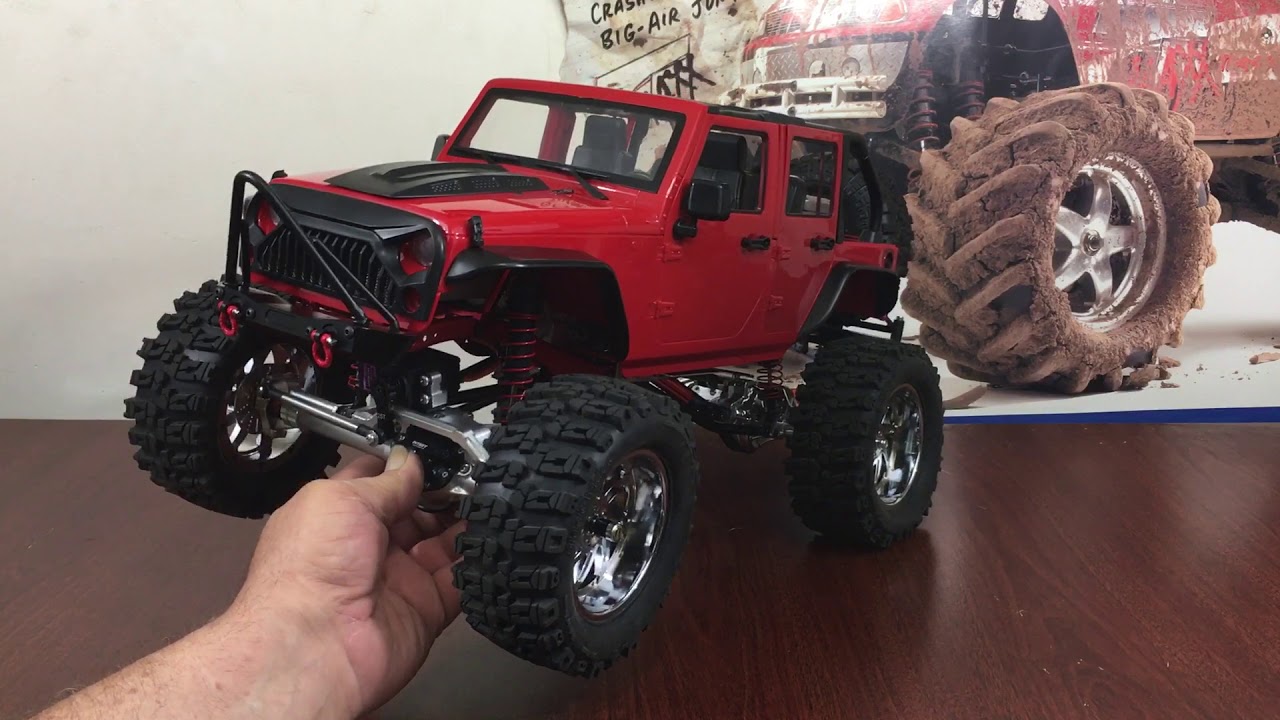 SCX10 1/10 Jeep body vs New Bright 1/8 scale review