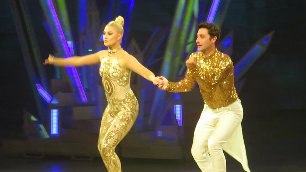 Katrina Patchett patine avec Brian Joubert ⛸️ Holiday On Ice 