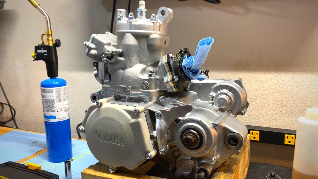 Сборка двухтактного двигателя YZ250