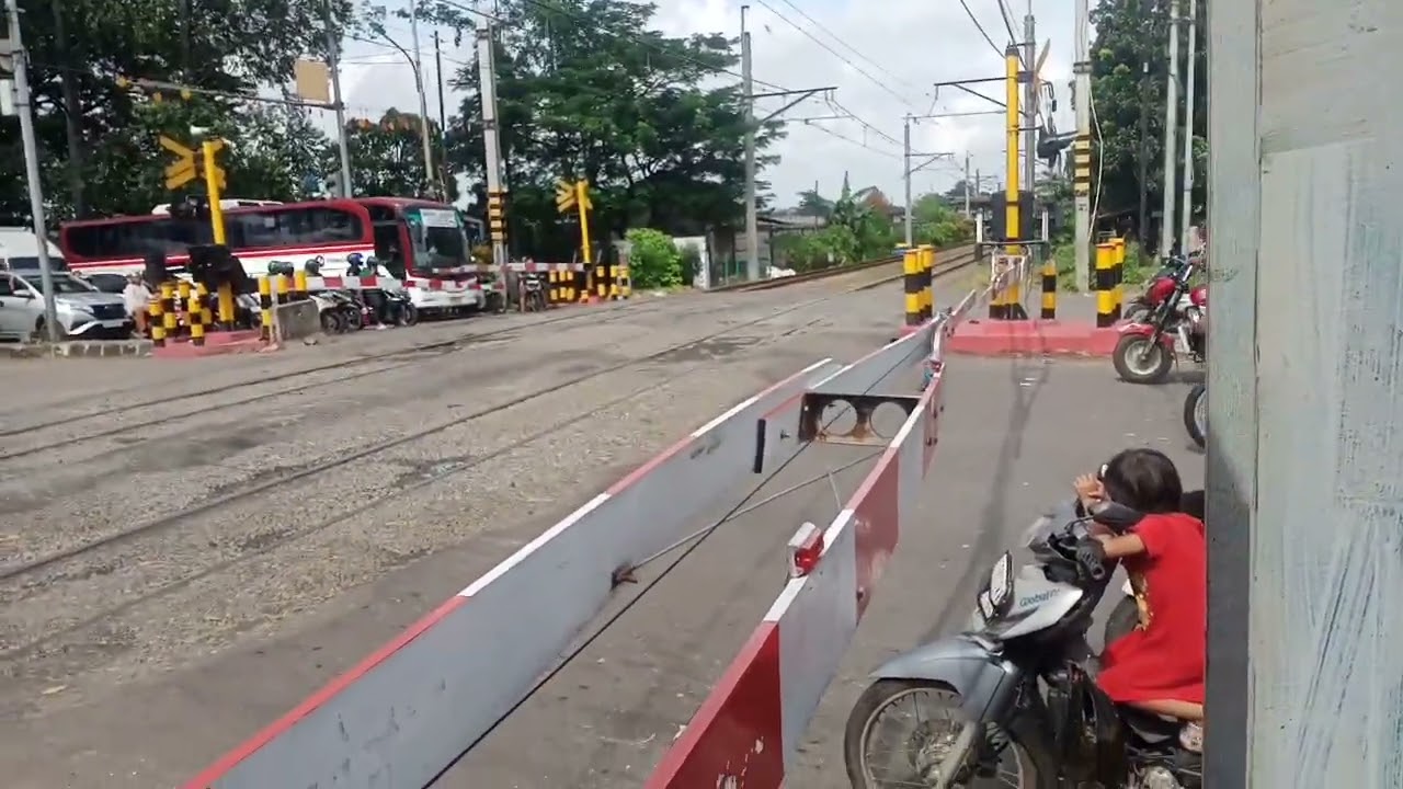 memburu Mak Lampir di JPL 27  tanah tinggi #railfans #kereta hantu 