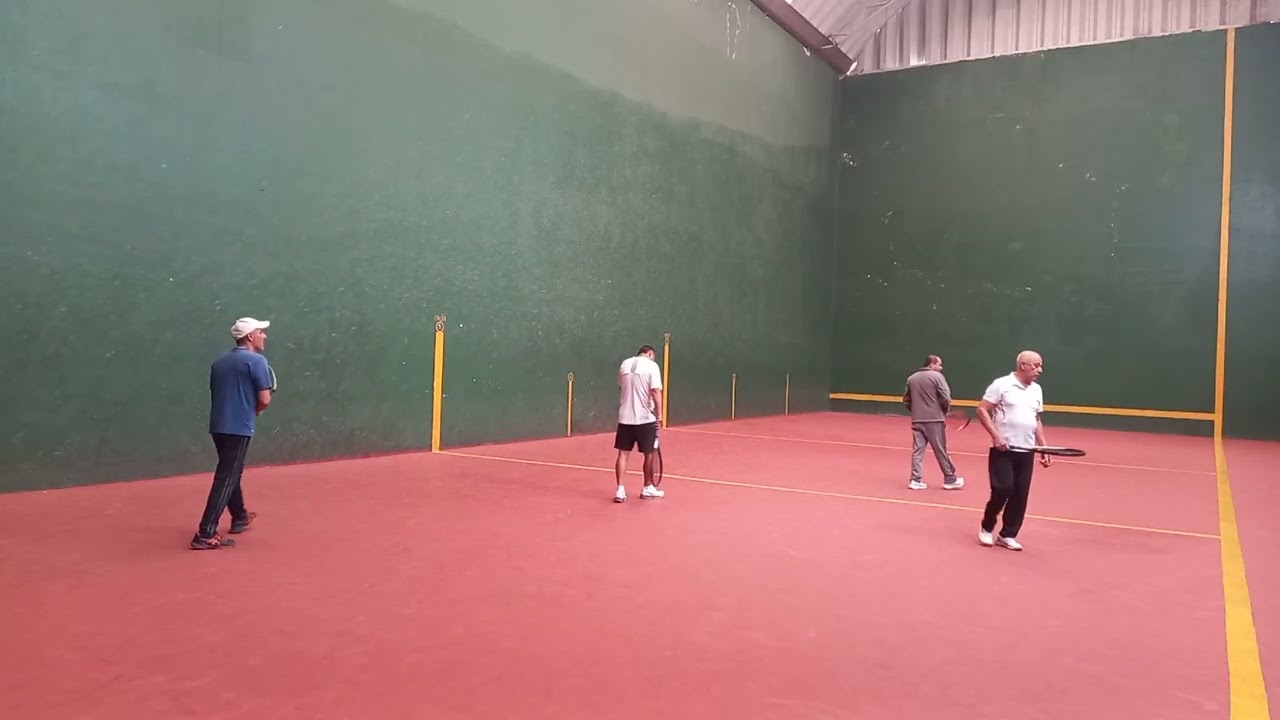 Gabriel y Jorge  vs  Soto y mariachi 
