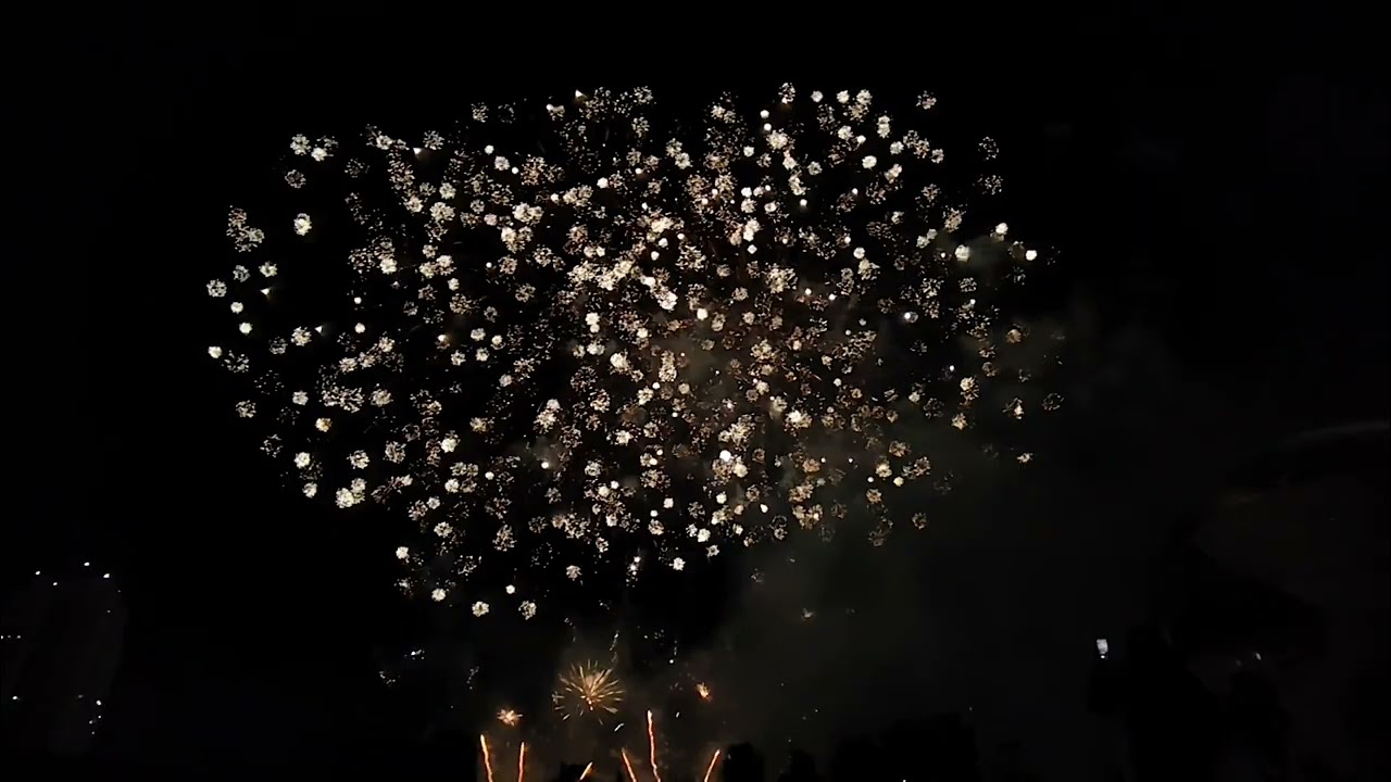 Fallas de Valencia: Gro&szlig;es Abschluss Feuerwerk zu Fallas Nit de Foc