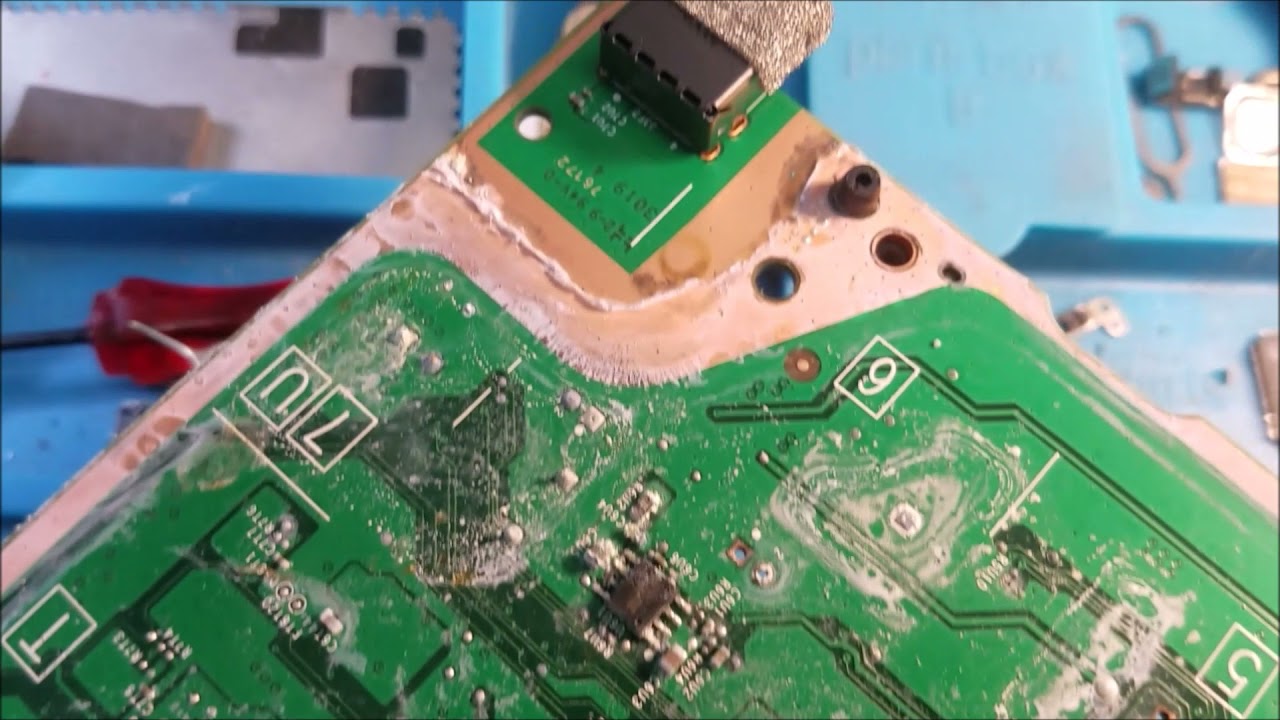 XBOX ONE S no power waterdamage then turns on off