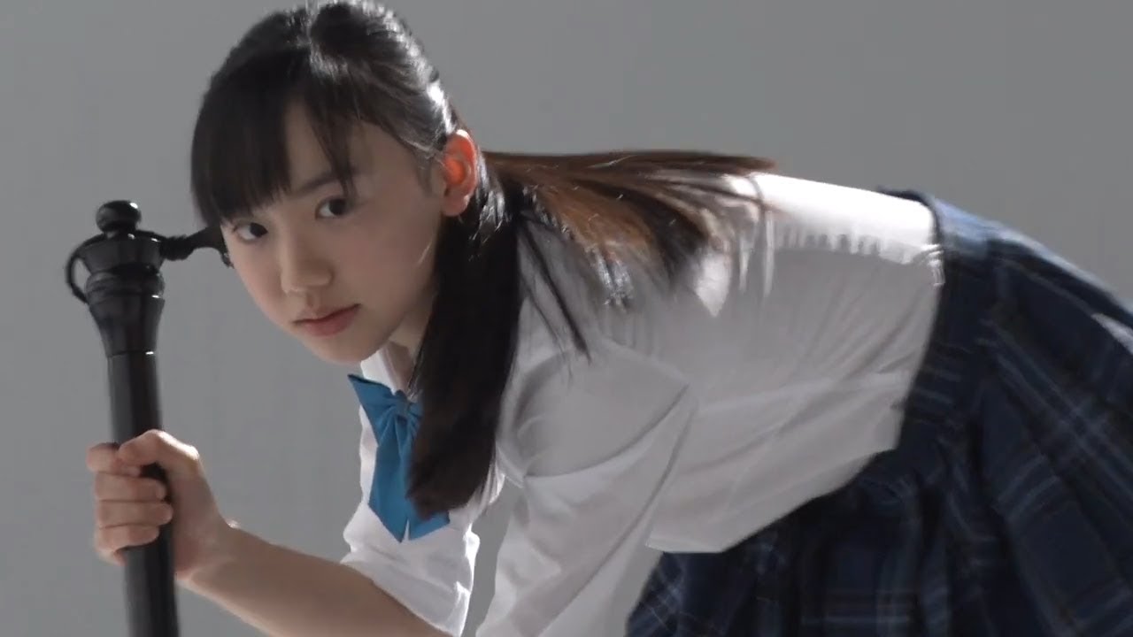 芦田愛菜、巨大書道パフォーマンス！初挑戦で豪快な筆さばき　早稲田アカデミー 春期講習会募集広告「春を翔べ」篇メイキングムービー