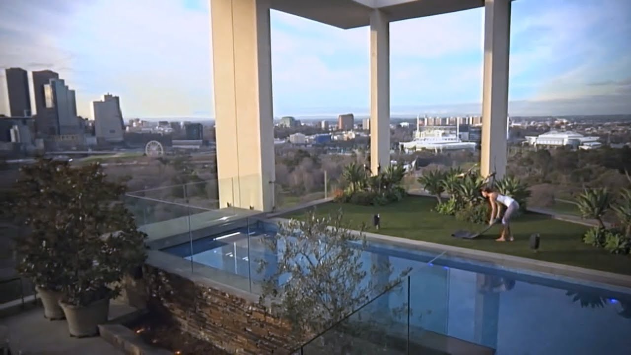 Penthouse The Melburnian with exceptionally large roof terrace with pool- Melbourne Australia