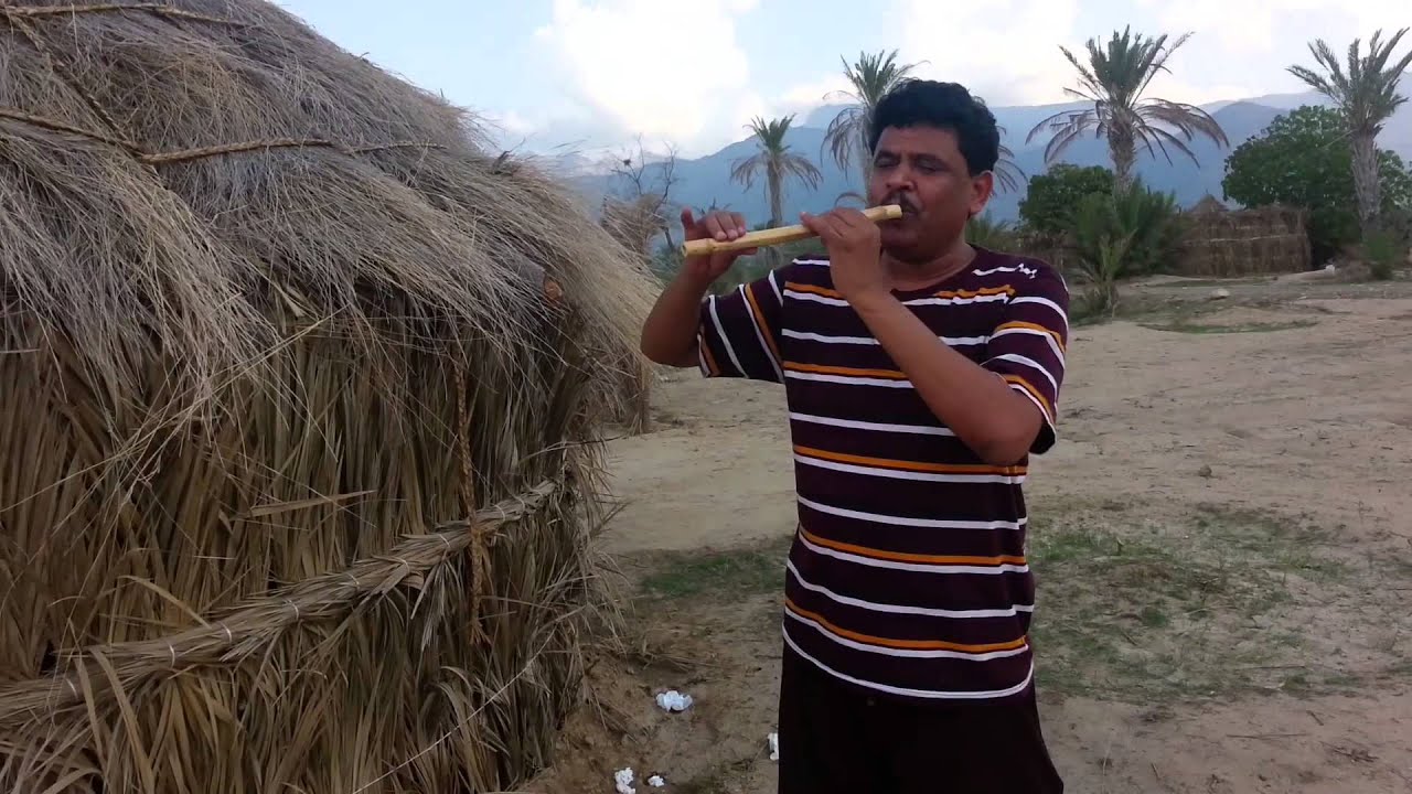 الفنان يحيى الغماري والعزف على الة الناي ( المزميرة )