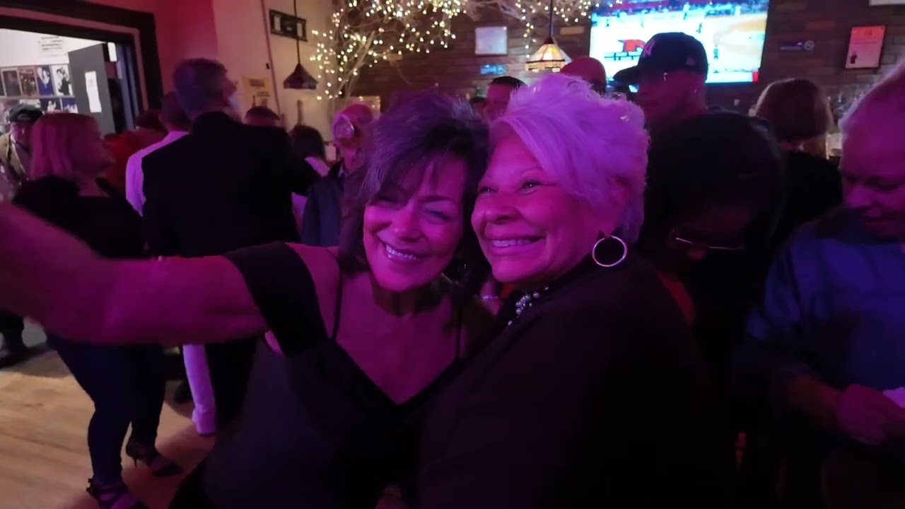 Salsa at Willies Steak House 