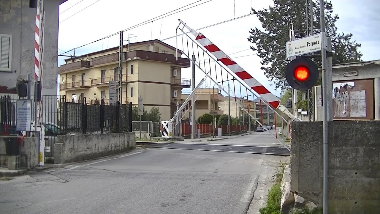 Spoorwegovergang Caserta (I) // Railroad crossing // Passaggio a livello