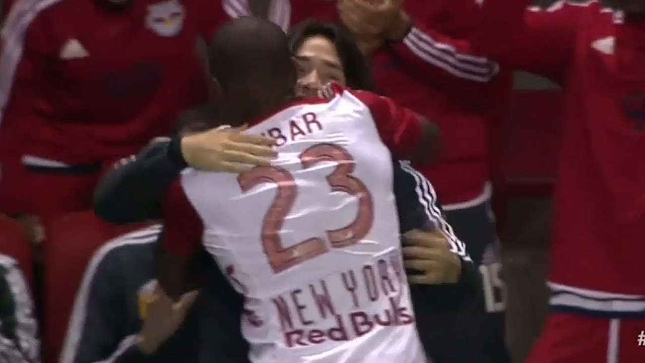 GOAL: Ronald Zubar flicks it in off a Sacha Kljestan corner kick