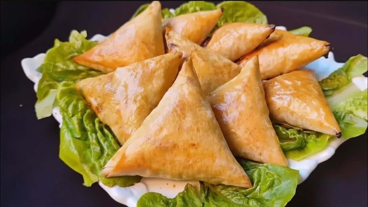 بريوات الدجاج المقرمشة بحشوة شهية ومتبلّة على الطريقة المغربية 