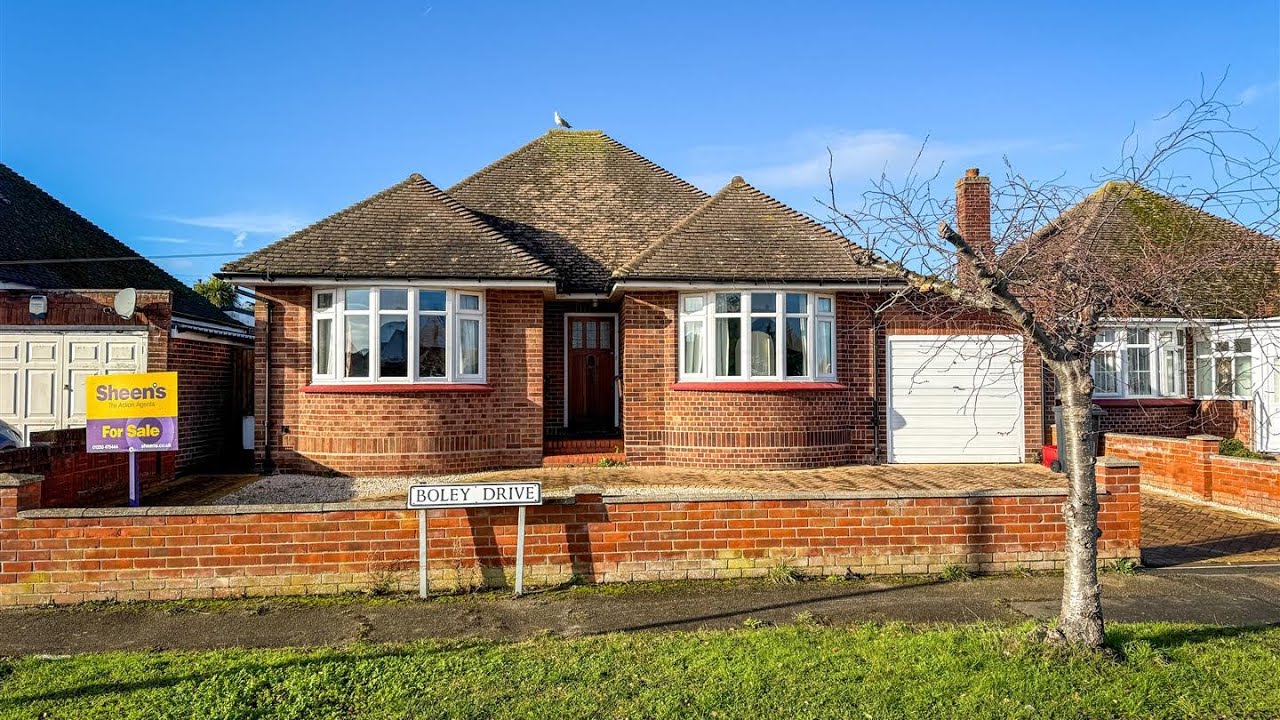 EXTENDED CHARACTER BUNGALOW IN POPULAR EAST CLACTON - NO ONWARD CHAIN