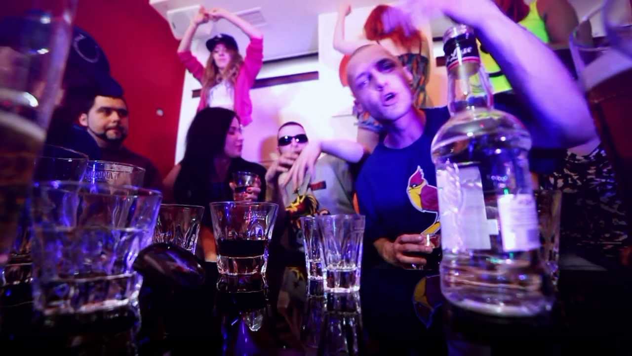 05.ŚrubaWBC feat.Robako(Erijef Massiv­) - I tak w kółko  prod.Niedro OFFICIAL VIDEO 2013r