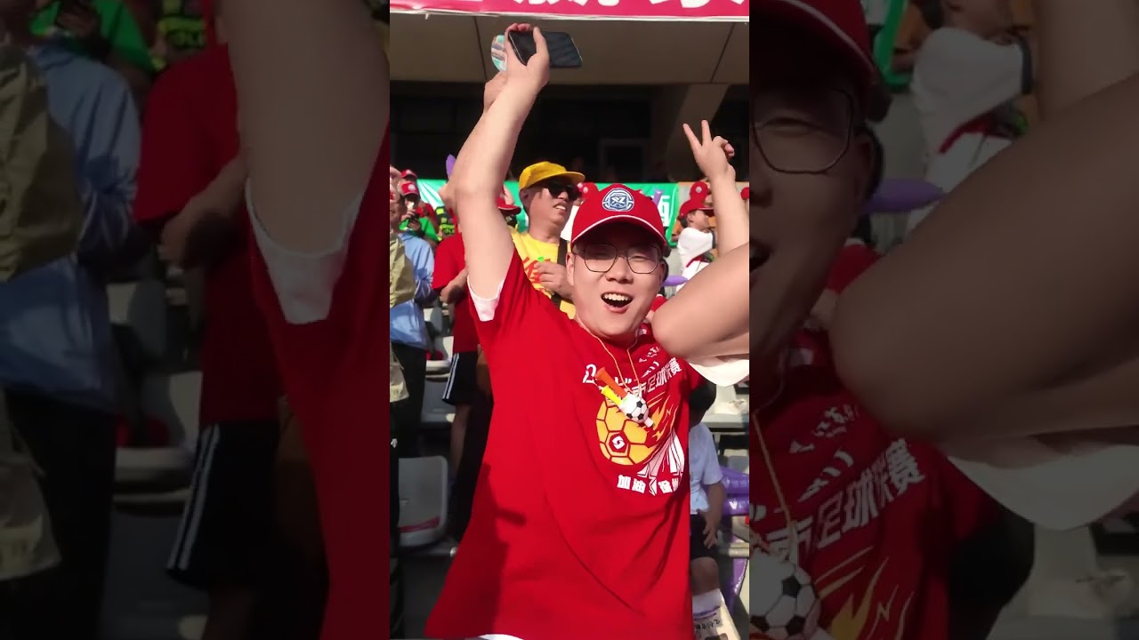 比赛第一，友谊第十四，徐州队在最后一刻绝杀了镇江队，以1-0获得胜利，虽如此，但镇江队的实力还是毋庸置疑，希望大家在接下来的比赛能更上一层楼！#张公子 #苏超联赛 #江苏十三太保 #赖氏父子 #记录