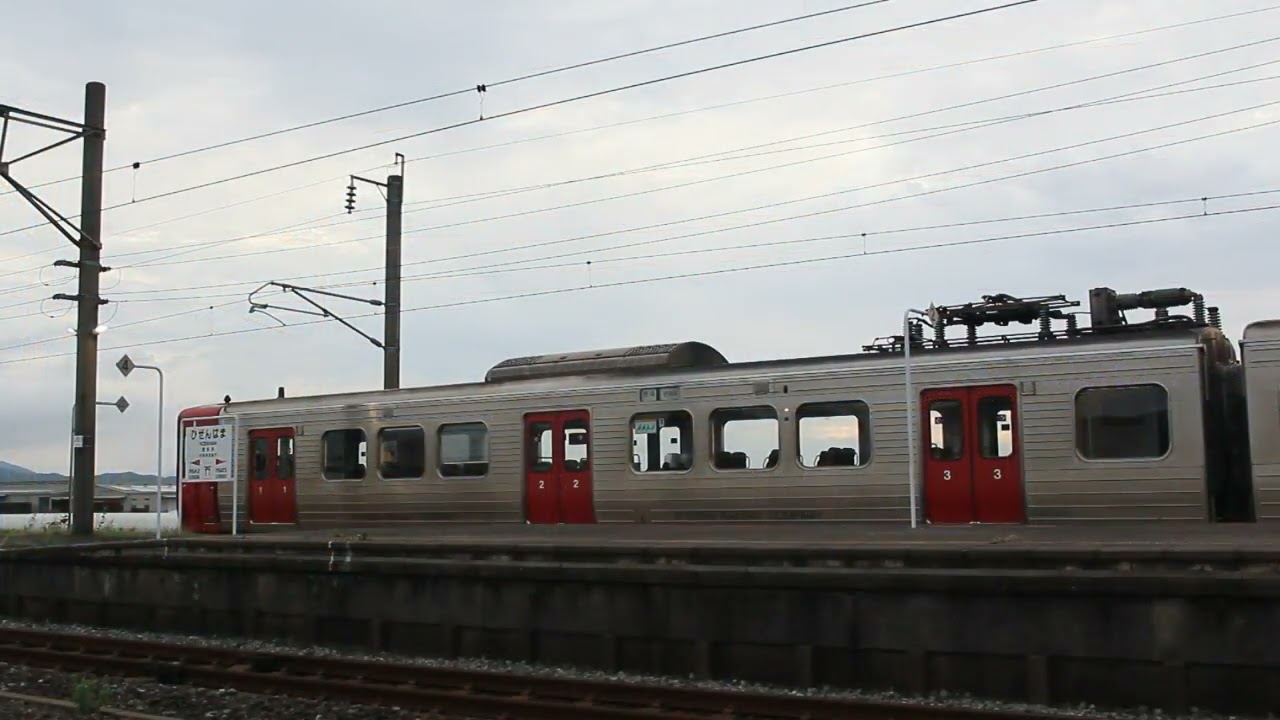肥前浜駅813系パンタグラフ降下、上昇