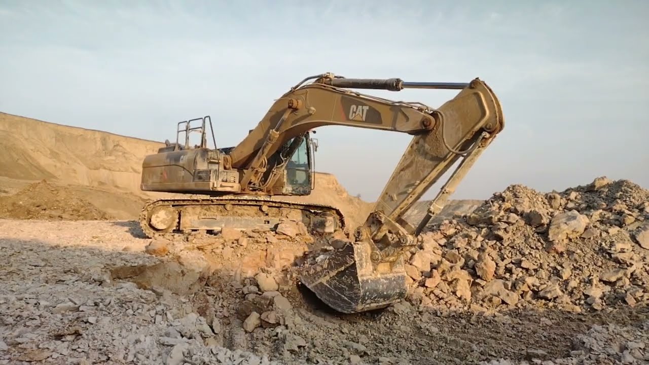 Excavator Cat 336 Digging Clay , Clay Quarry