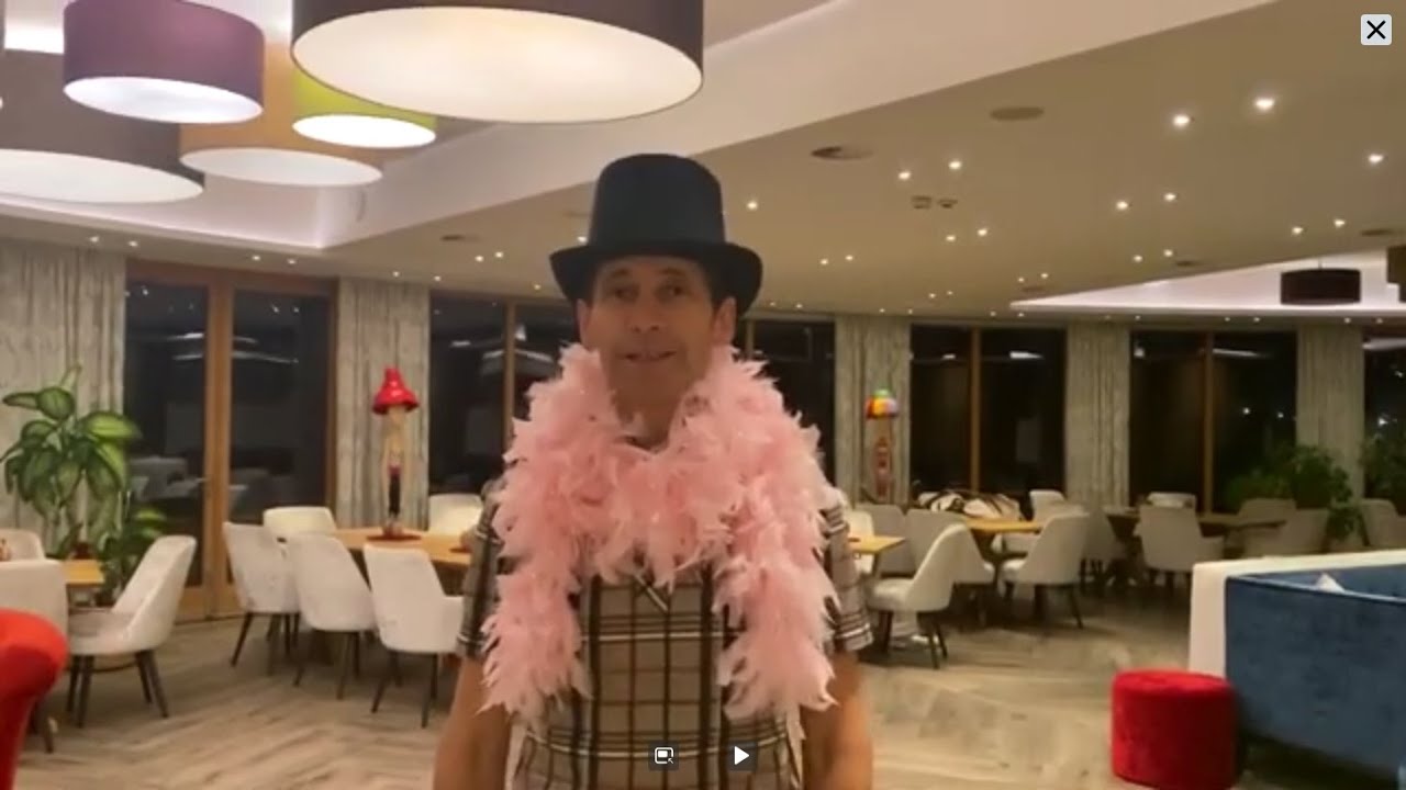 Chef Christian vom Wanderhotel Kirchner sucht vergebens seine Partygäste für Silvester