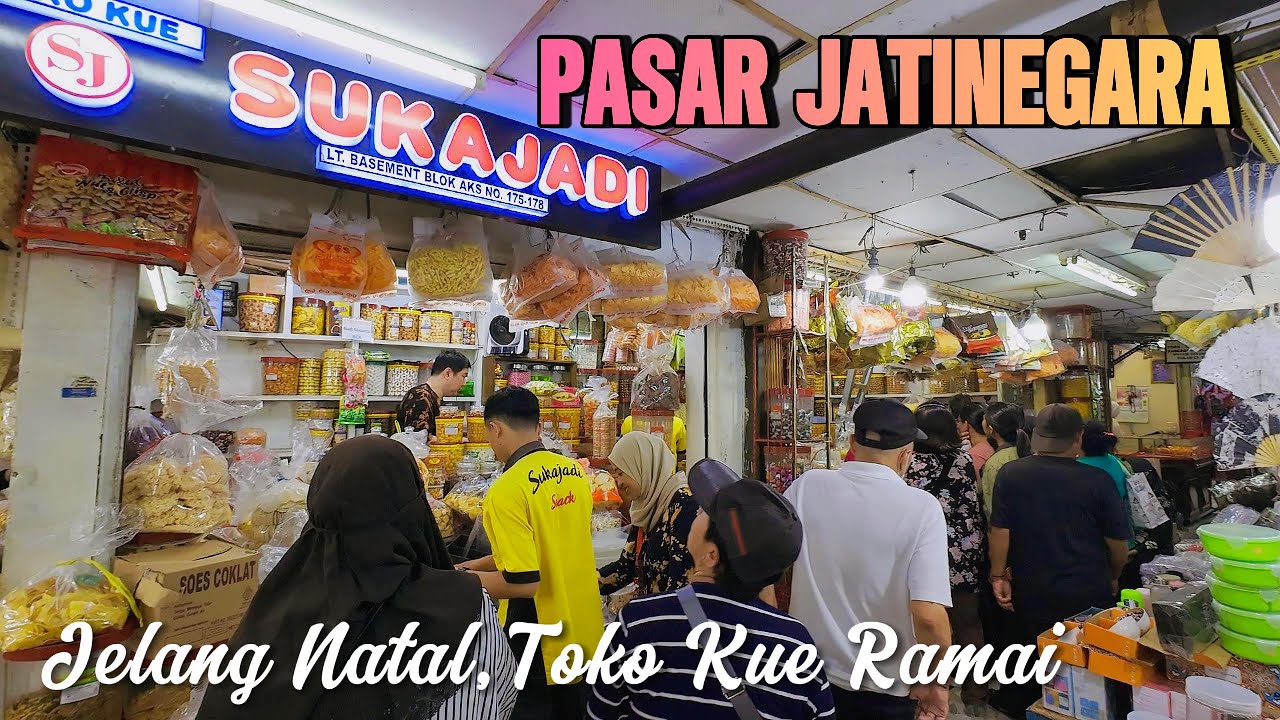 JELANG NATAL, TOKO KUE DI PASAR JATINEGARA RAMAI