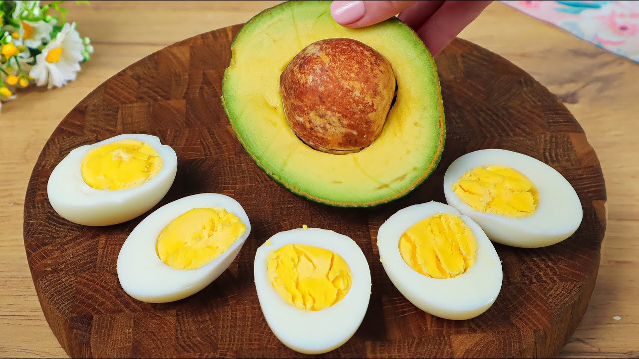 Meine spanische Großmutter hat mir beigebracht, wie man Avocado so lecker kocht! Gesundes Frühstück!
