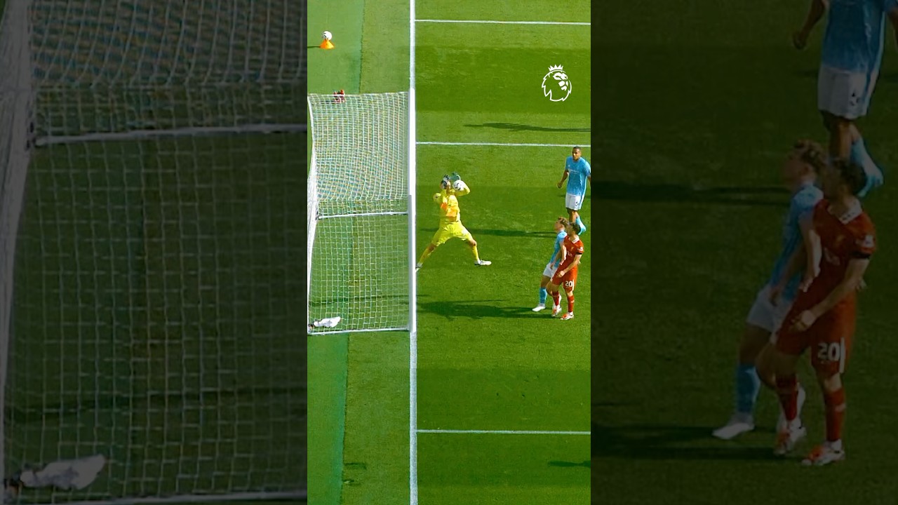 Sels nearly gifts Diaz a goal! 😱