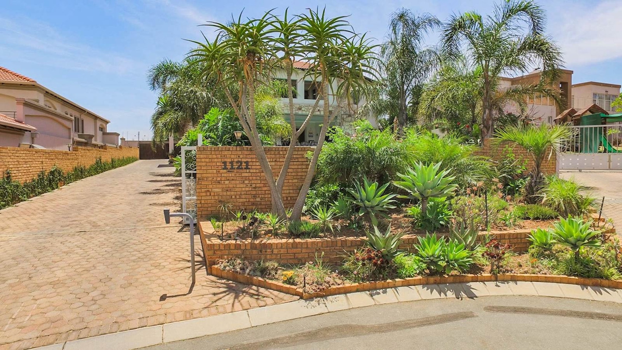 5 Bedroom House for sale in Gauteng | Johannesburg | Roodepoort | Eagle Canyon Golf Est |