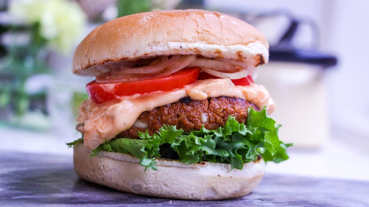 Så lagar DU Sveriges godaste veganburgare