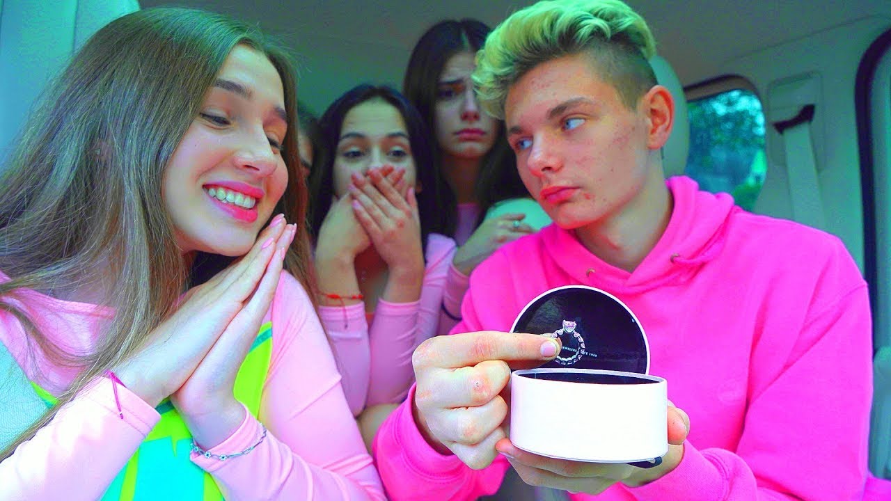 SMILE I-A DAT DIANEI UN INEL PENTRU 5000$!!! Baschetbalistul are intentii serioase!