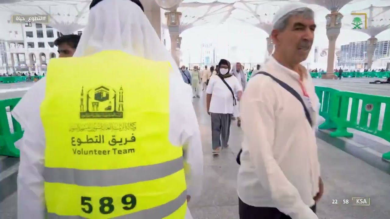 #التطوع_حياة | تنظيم المصلين وتقديم المساعدة لهم.. مهام يقوم بها المتطوعون في المسجد النبوي الشريف.