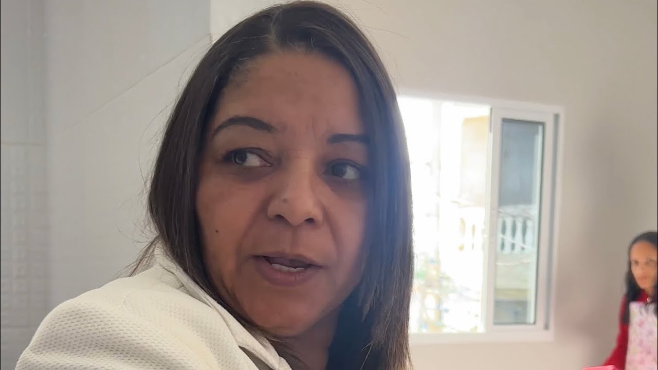 Mãe da uma grande lição em sua filha por acusar sua empregada de ladra