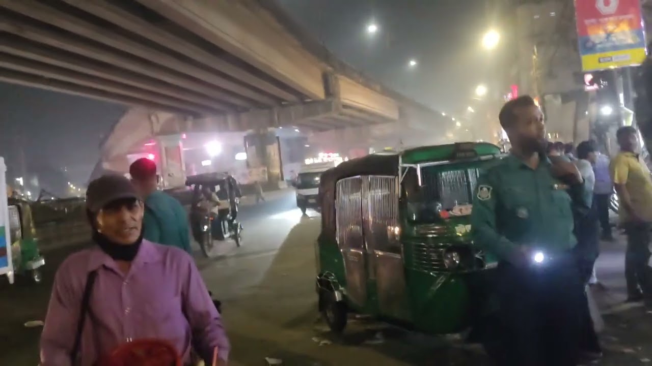 চট্টগ্রাম নগরীর বহদ্দারহাট চলছে প্রশাসনের অভিযান।রোজাদারদের ভোগান্তি কমাতে রমজান পর্যন্ত।