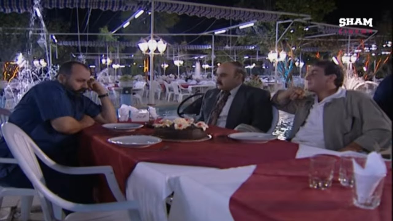 مروان لما عرف انه رفيقه اللي محاسب على العزومة اكل كلشي على الطاولة 😂😂  | مسلسل مبروك