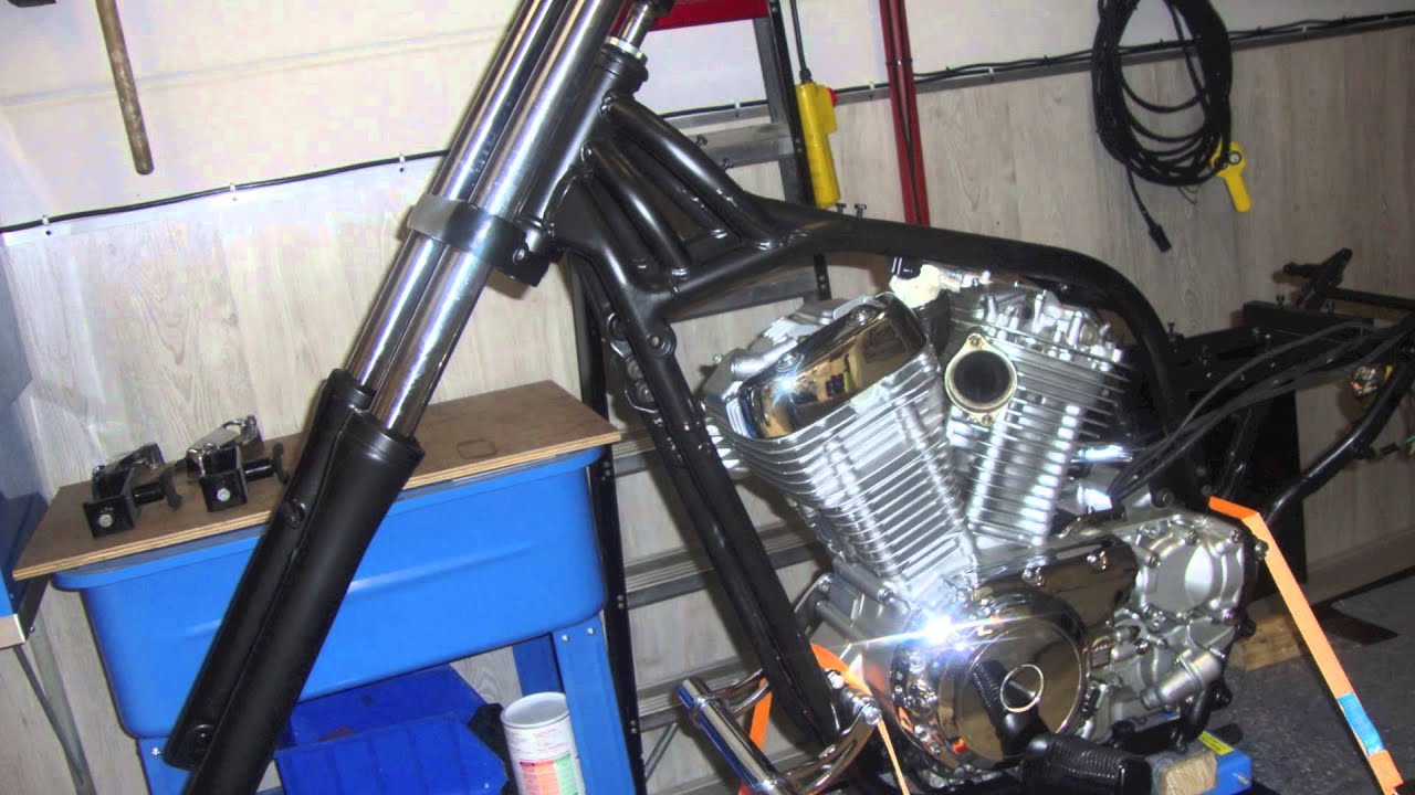 Intruder VS 800 rebuild to a Bobber