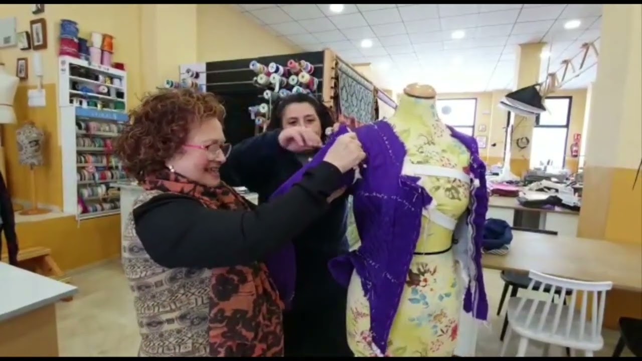 Colocando una Manga sobre Brazo Postizo en el Maniquí | La Academia de Paqui