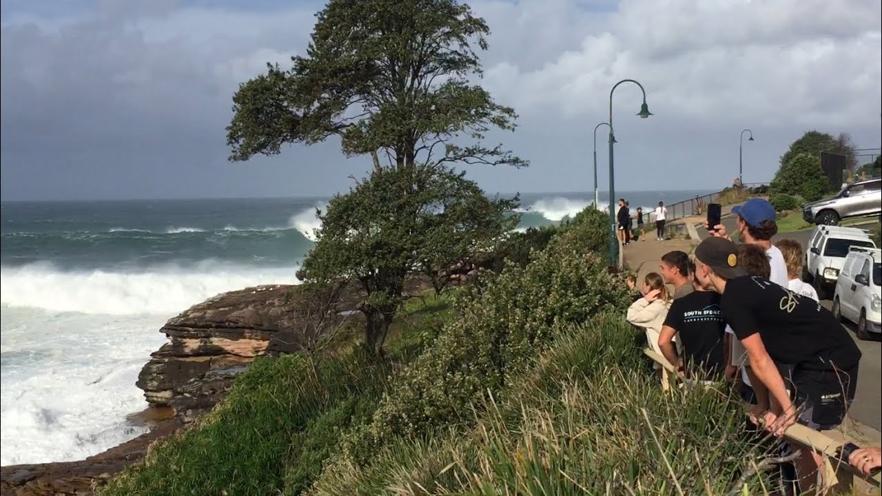 Two Surfers Paddle Out at Pumping Lurline Bay, Maroubra 1st April 2025 4:20pm