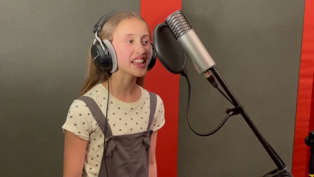 Crazy - Gnarls Barkley - Cover by Teresa Morici (11 yo).