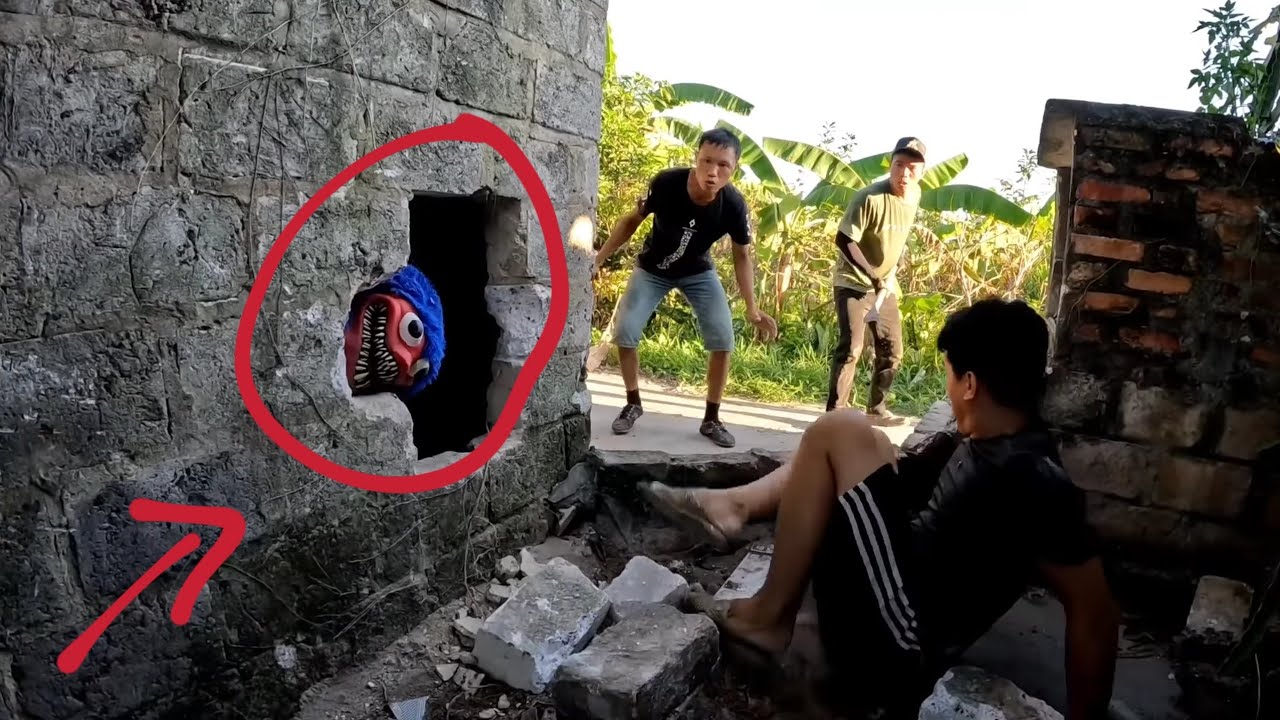 Hunters Attacked By Ferocious Monsters | King Of Survival