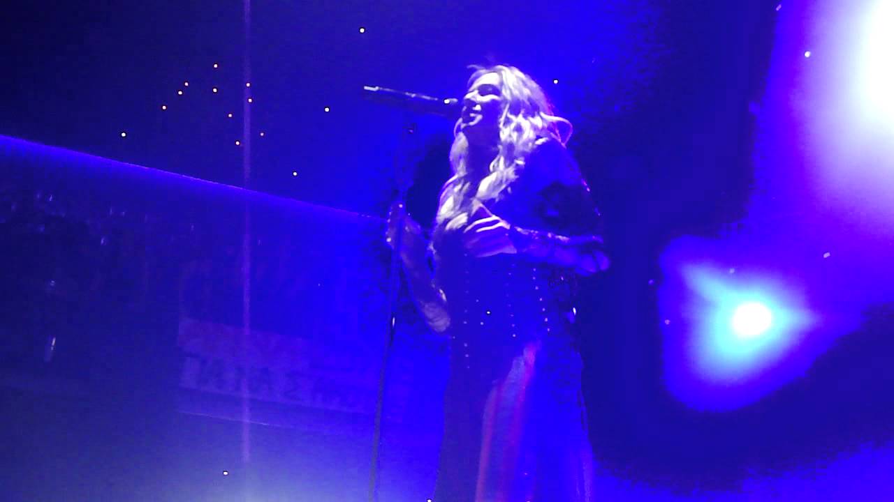 Anna Vissi LAV 17.11.2012 - Makria mou na fygeis