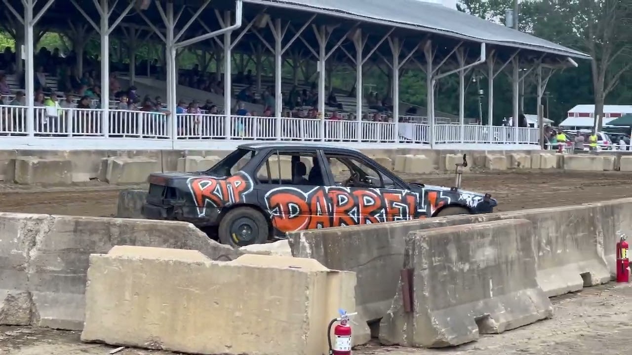 Wild and crazy! Cumberland County Fairgrounds – Greenup, Illinois. Oval track racing.