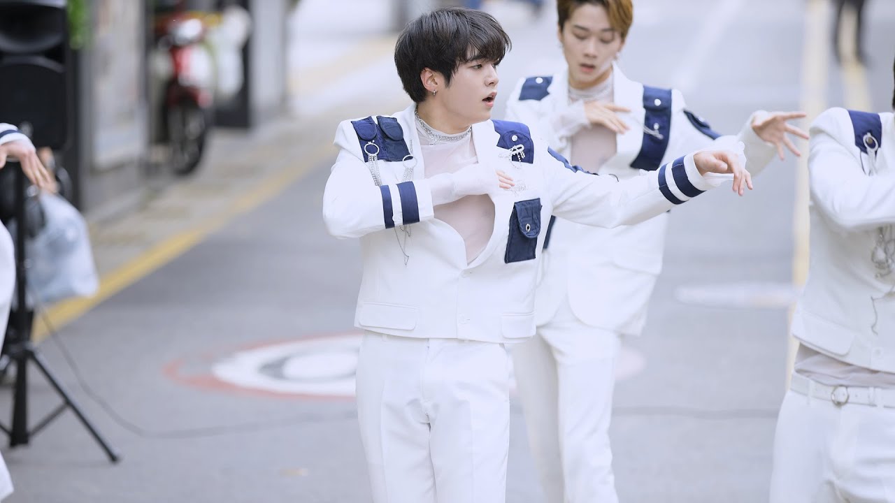 [8K] T1419 건우 'Run Up' 직캠 @ 신촌 버스킹 | 220612 | by -wA-