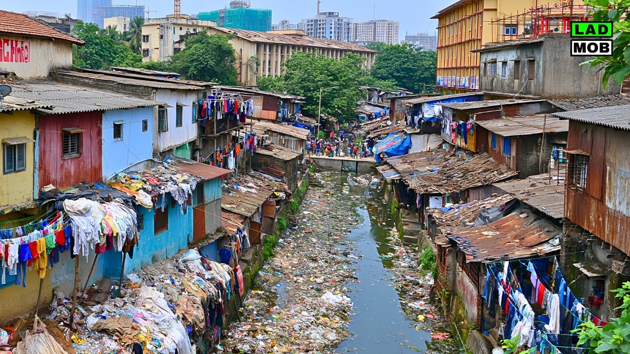 🇮🇳 Mumbai Street Life | Poverty and Slums in Dharavi | 4K HDR India Walking Tour