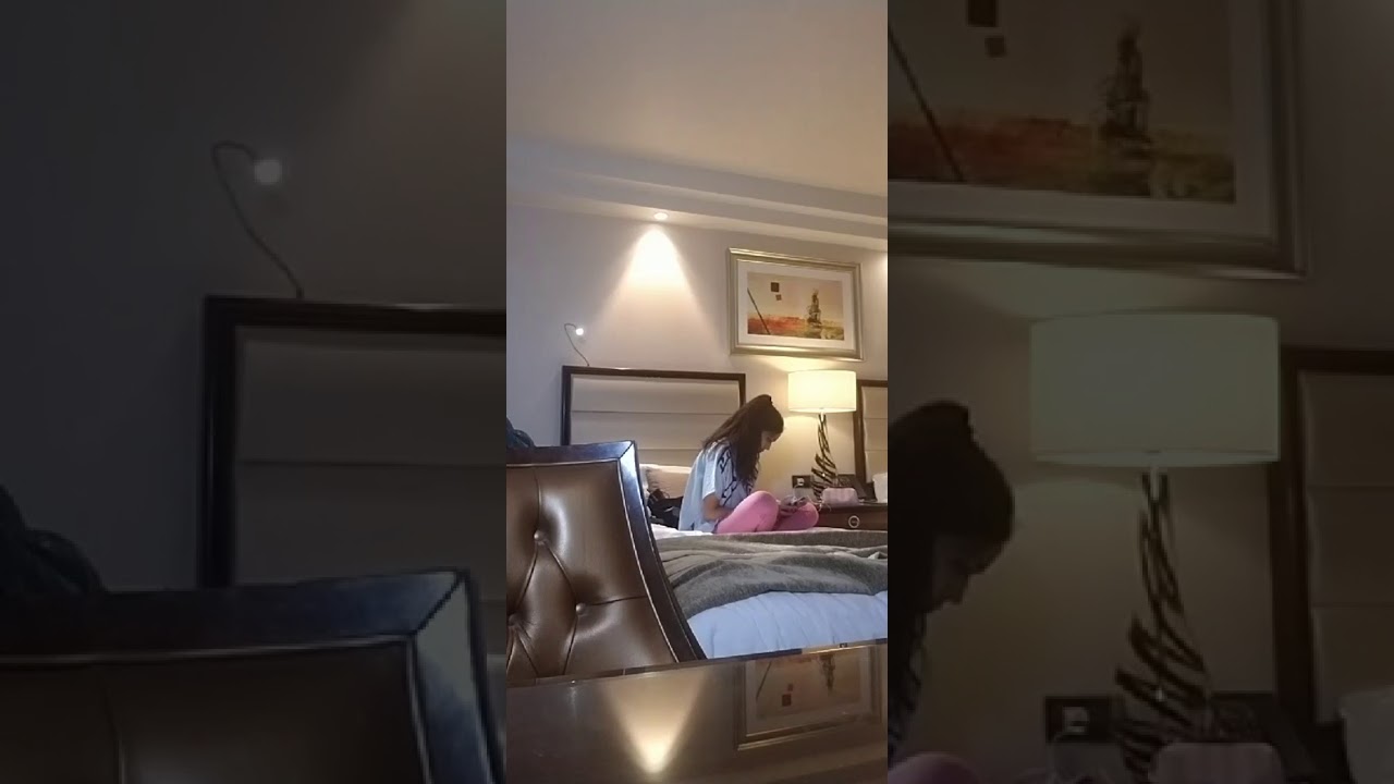 Joalin Loukamaa eating a big pizza and talking with fans (feat. Any Gabrielly)