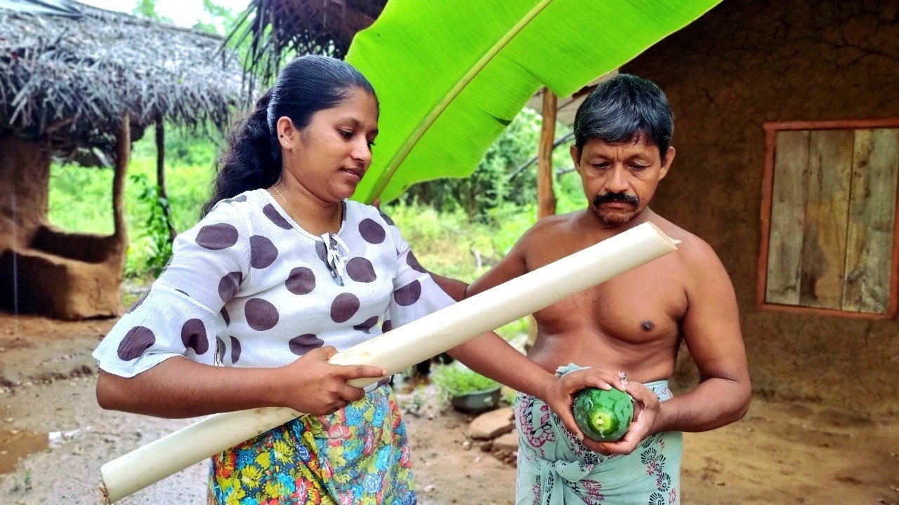 Do you make and eat banana stem curry like in the village? #cooking #food #cassavaleaf #liziqi