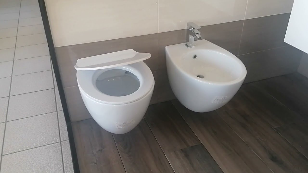 Sanitari sospesi Made in Italy - Wc + Bidet + Copri-wc Gran Mascalzone 52 x 36 cm.
