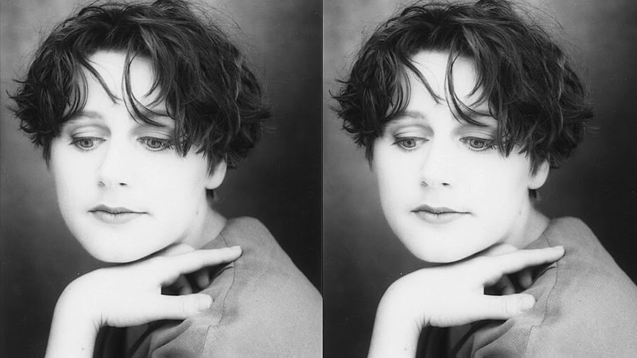 Cocteau Twins - Frou-frou Foxes in Midsummer Fires LIVE (Elizabeth Fraser, 2012)